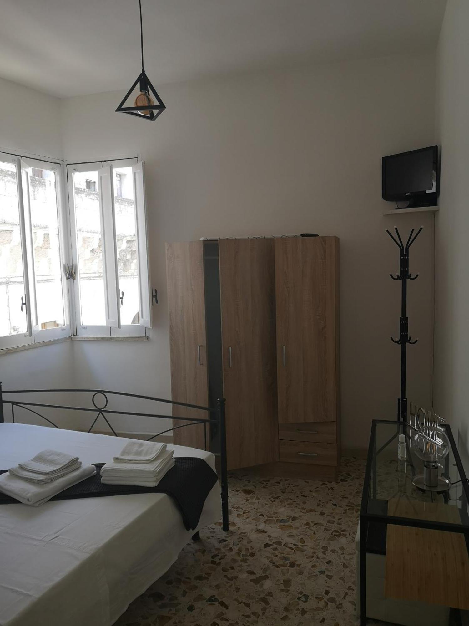 Black & White Matino Room photo